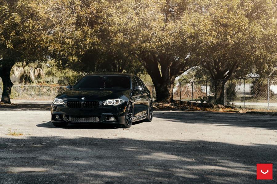  BMW 535i Sedan on Vossen Wheels (HF-1) 2019 года  (фото 13 из 13)
